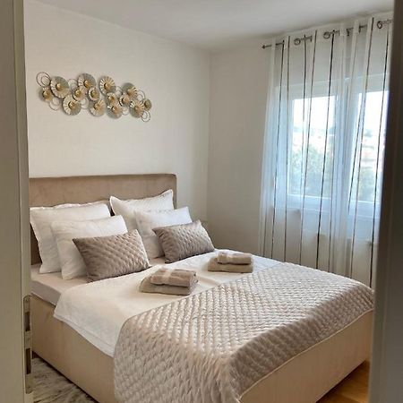 Portview Apartment غييكا المظهر الخارجي الصورة