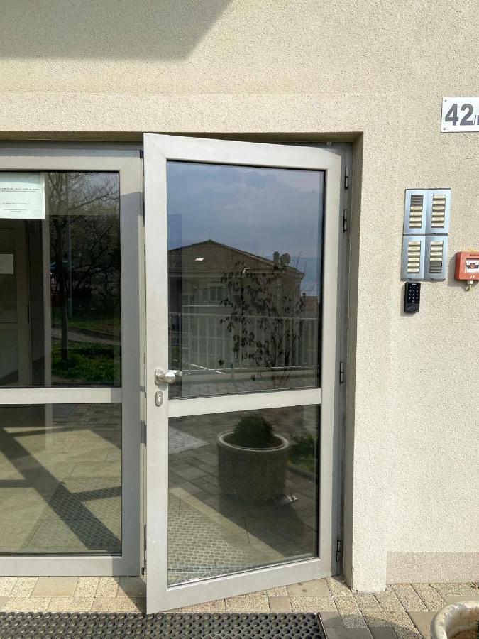 Portview Apartment غييكا المظهر الخارجي الصورة