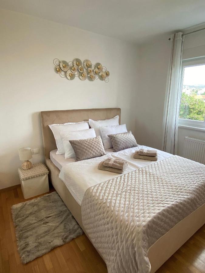 Portview Apartment غييكا المظهر الخارجي الصورة