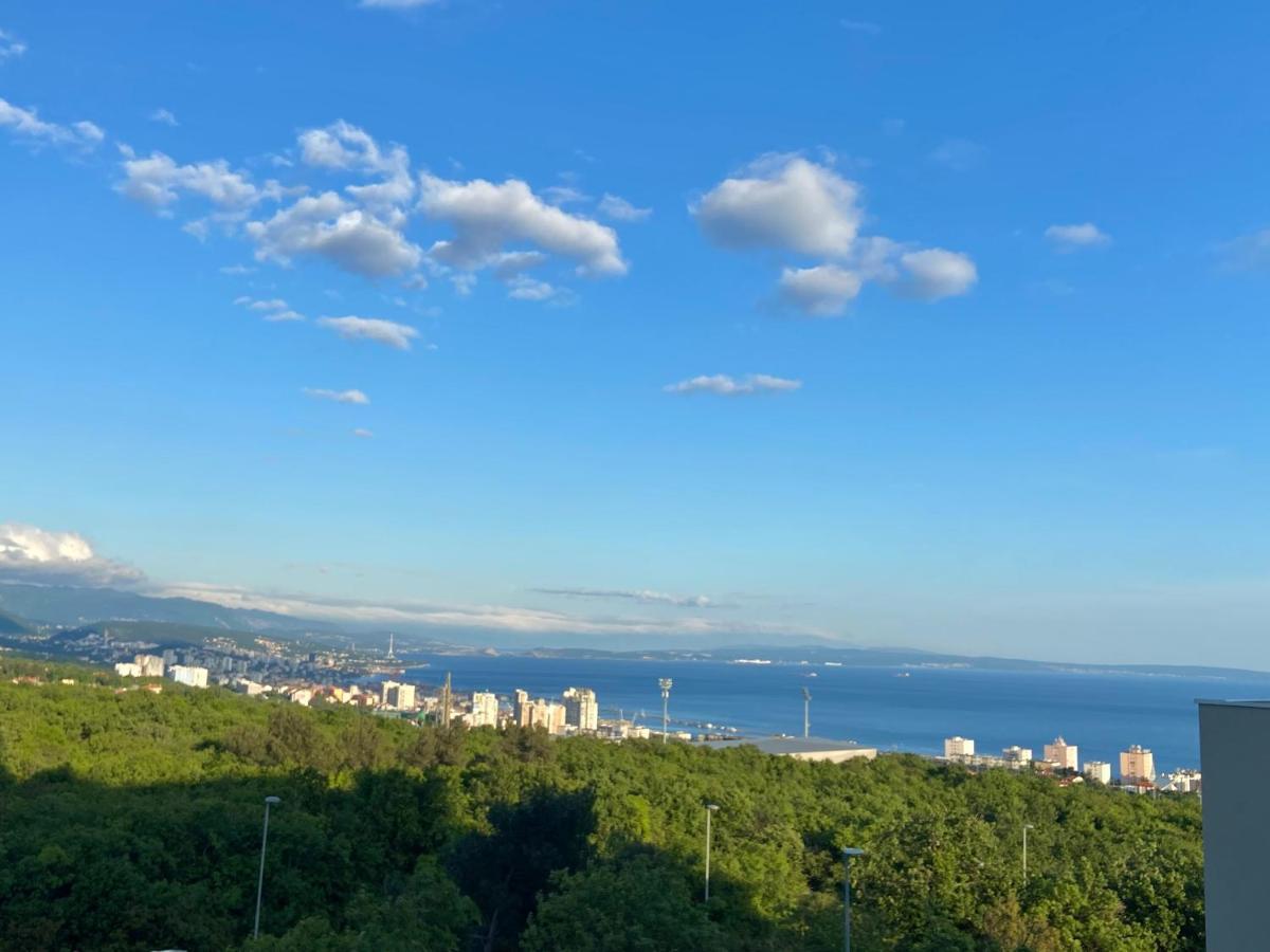 Portview Apartment غييكا المظهر الخارجي الصورة